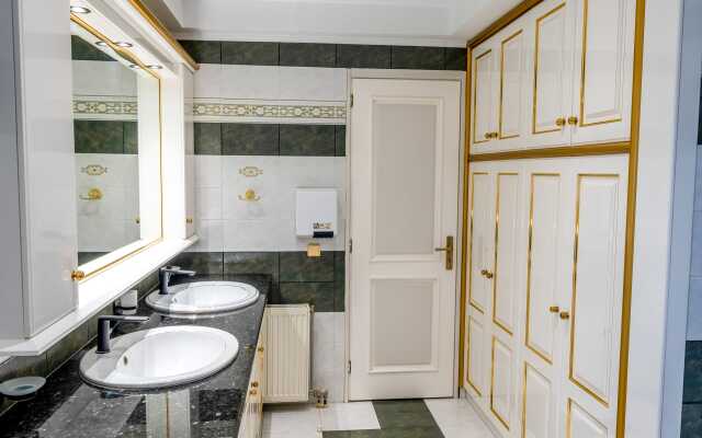 Red Rose Luxury Villa