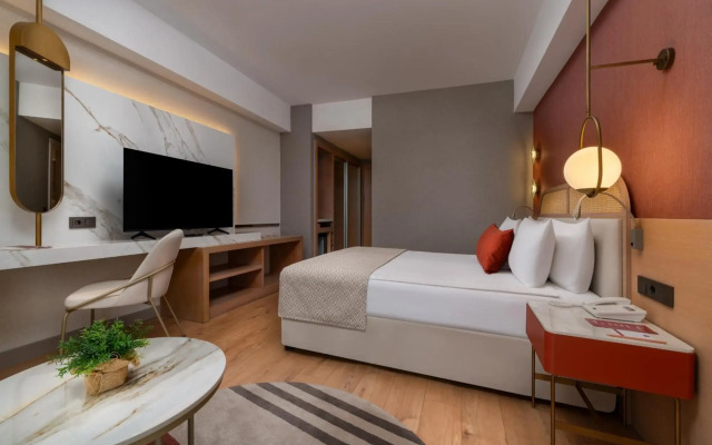 Trendy Palm Beach (Adults Only, 16+)