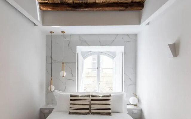 Louly Trevi Fountain