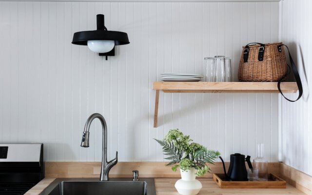 Bluebird Ocean Point Inn