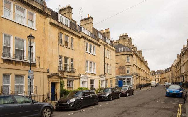 1 Bed Georgian Apartment in Bath City Centre