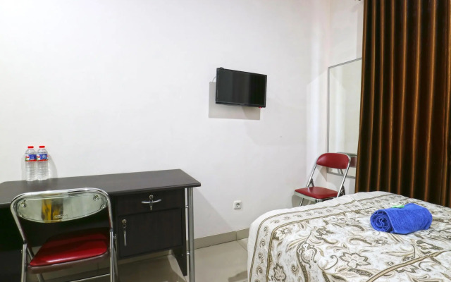 Saloka Guest House by ZUZU