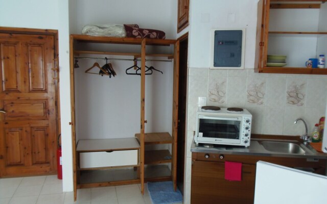 Studios Milos Skopelos-Where the Sea Meets the Sky