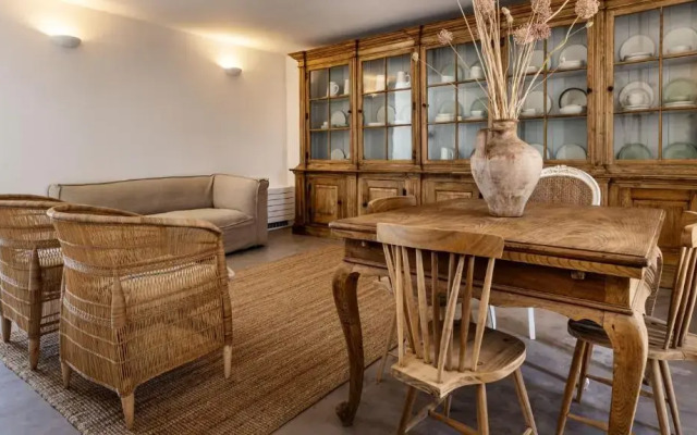 Cenoura-Brava Villas & Suites.