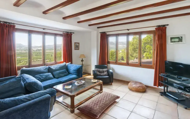 Casabra in Ador With 5 Bedrooms and 3 Bathrooms