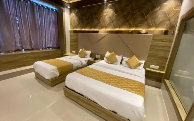 Hotel Bkc Crown - Near Trade Centre