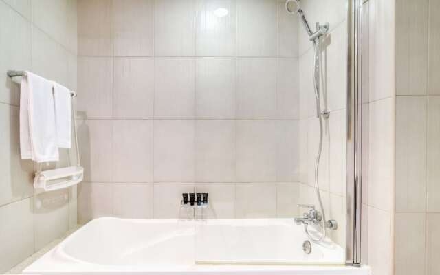 Executive Towers Amazing 1BR Onsite Pool Business bay