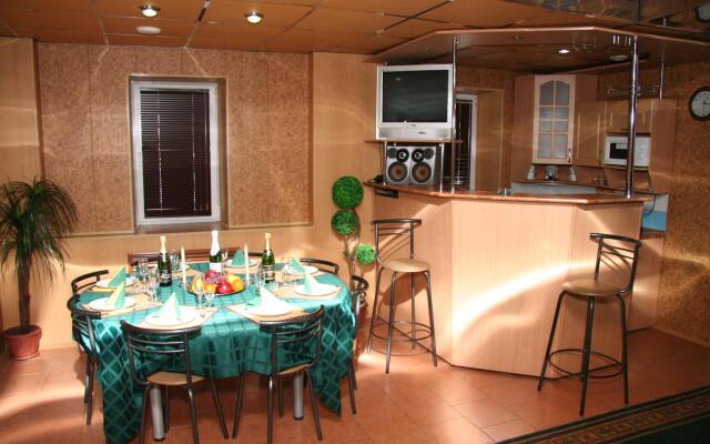 Отель Эсмеральд