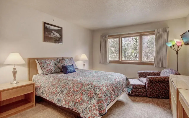 1633 Quicksilver Condo