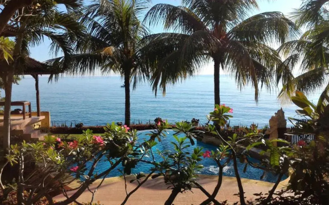Teluk Indah Beach & Pool Villa