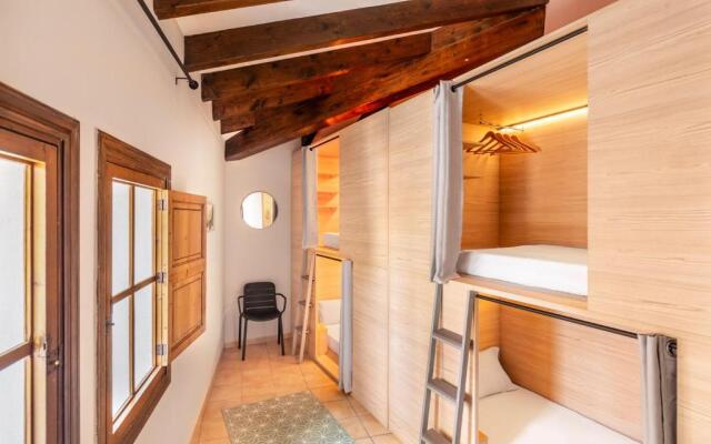 El Josemari Youth Hostel - Albergue Juvenil