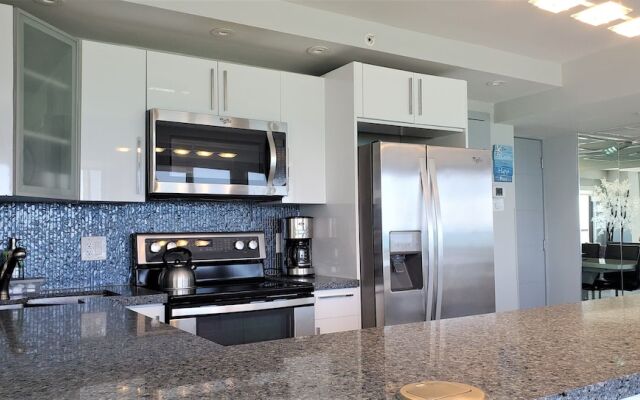 Alexander 1401 3 Bedroom Apts by RedAwning