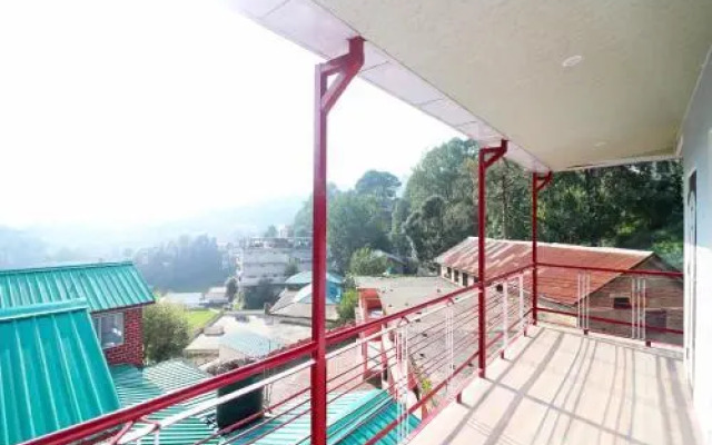 OYO 18469 Hotel Hmvr