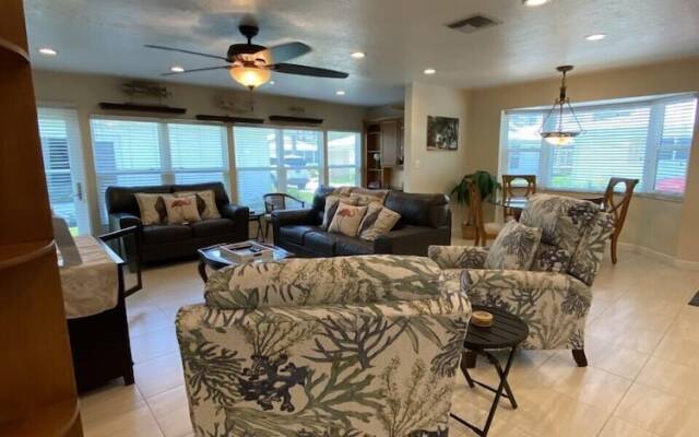 Crystal Sands & Seahorses Beach Villa