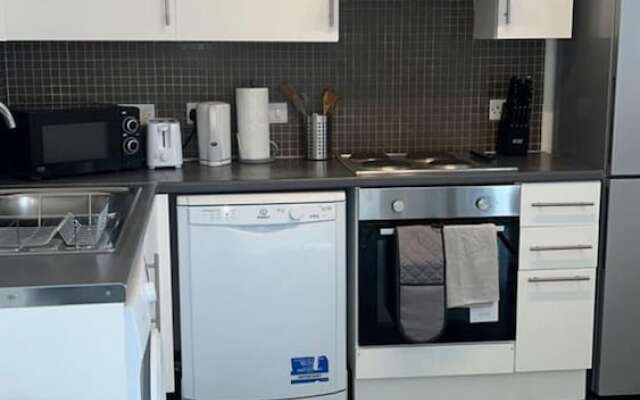 Beautiful 1-bed Apartment in Tipton