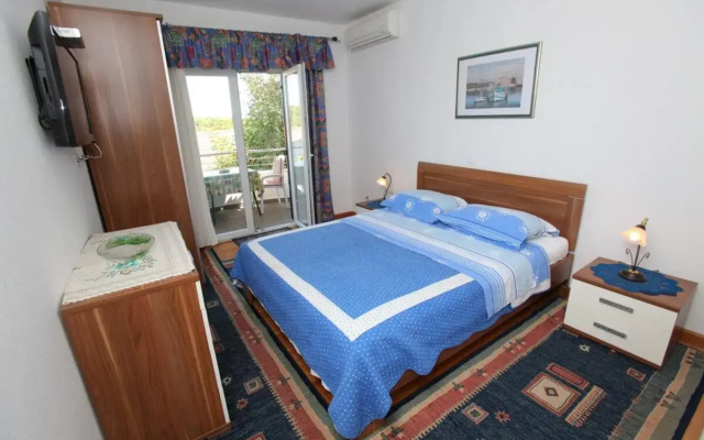 Apartments Jole - 70m from the sea