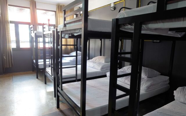 BTS Khaosan Hostel