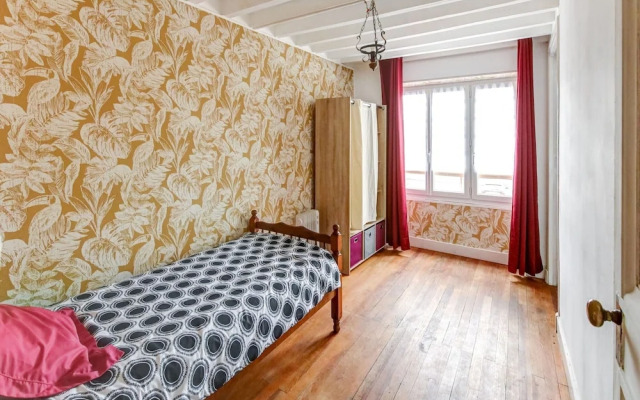 Traditional Holiday Home in Brinon sur Beuvron