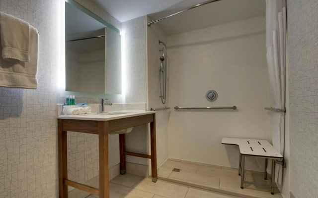 Holiday Inn Express & Suites Wapakoneta by IHG