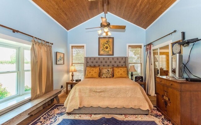 Fischer 3 Bedroom Farmhouse by RedAwning