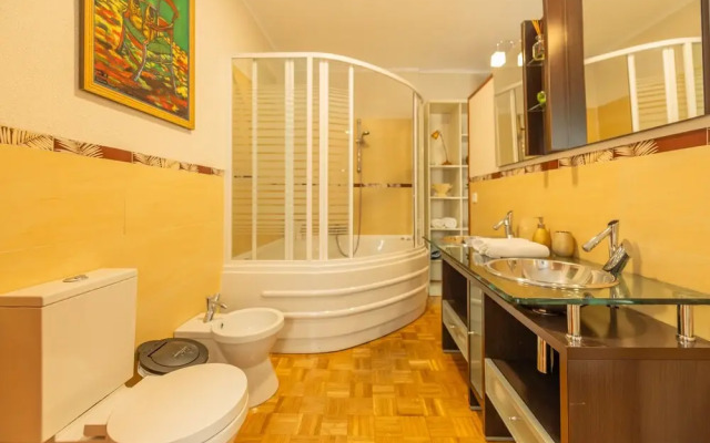 M Vdp17 Amplio Apartamento de Tres Dormitorios e