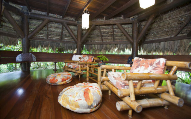 Azania Jungle House One or Two Bedroom with AC near the beach