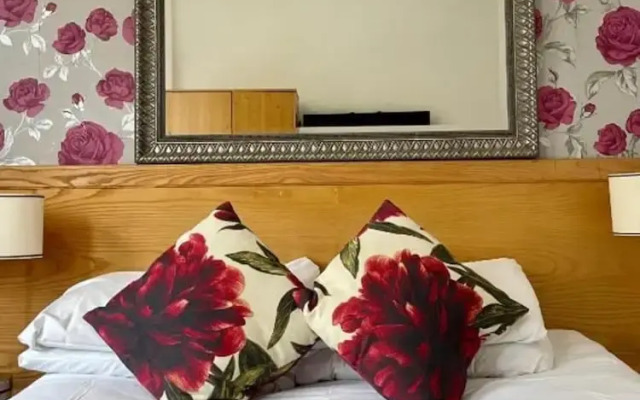 OYO The Lodge Bournemouth