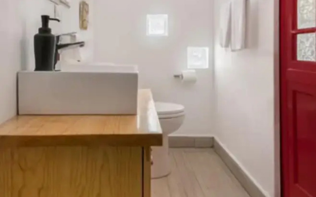 JUUB La Roma, Newly Renovated, Elegant Studio