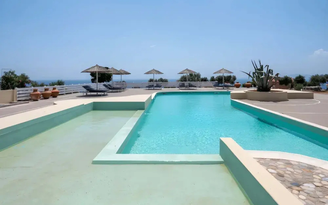 Cozy Gem With Access to a Sparkling Shared Pool