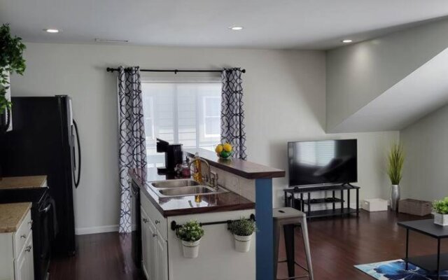 Modern 1 Bdrm Carriage House- Minutes To Downtown