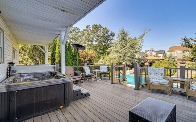 New Haven Gem w/ Private Pool, Walk to Beach!