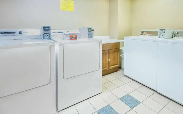 Super 8 Calgary/Airport