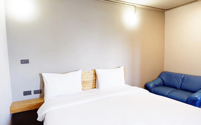 IZEN Budget Hotel & Residences (Plus)