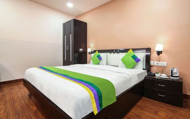 Treebo Trend Silver Stallion