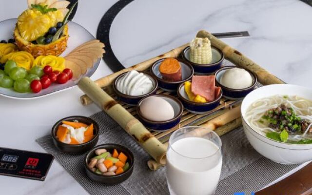 Xishuangbanna Tropic of Cancer Lake View Hot Spring Hotel