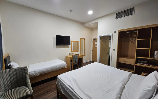Cromwell International Hotel