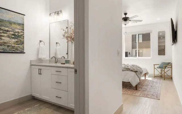 Lagoon Vibes 4 Bedroom Townhouse