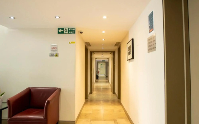 Arch hotel