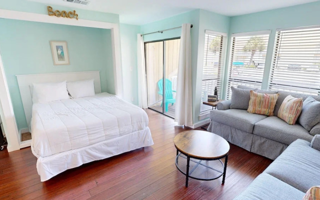 Sandpiper Cove 8113 Studio Bedroom Condo by RedAwning