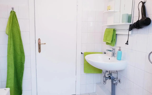 25mn to HH-2BR Kitchen&Netflix