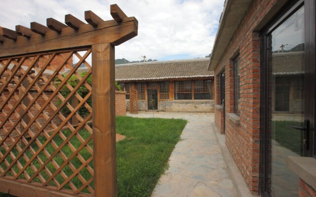 Guoao Village Great Wall Yard