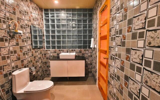 Hotel Gingar, Near Mall Road Manali