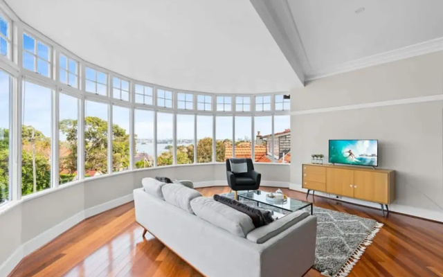 Huge Harbour View Apartment In Historic Home – Guest Rooms – Sydney