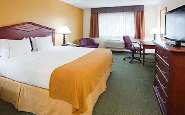 Norwood Inn & Suites Eagan MSP Airport