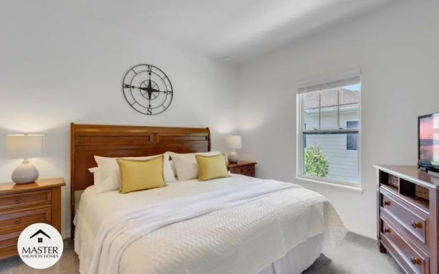 4 Bedroom Lucaya Village Townhouse by RedAwning