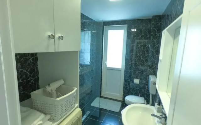 Roza's Studio Tirana Center