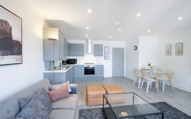 Luxury 1 & 2 bed Apartment free parking