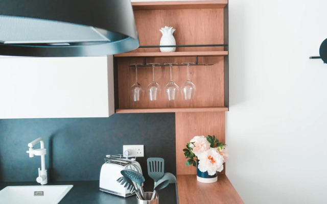 Ideal Location, Stylish 1BR Apartment with Free Parking