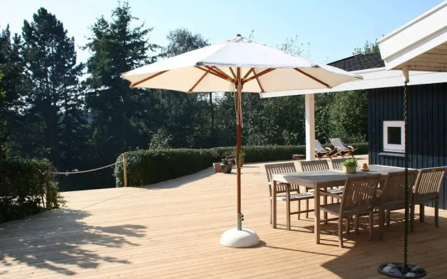 Splendid Holiday Home in Dronningmolle near Beach
