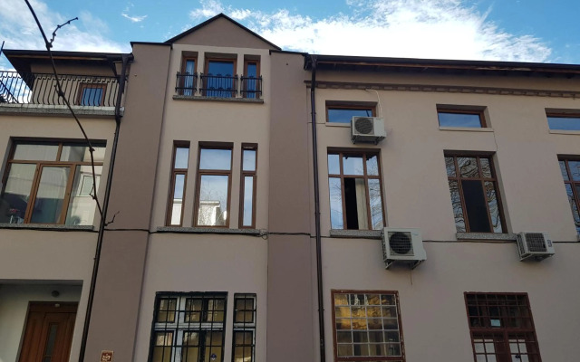 The Old House guest rooms and apartament